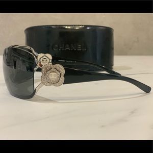 Vintage sporty CHANEL Sunglasses